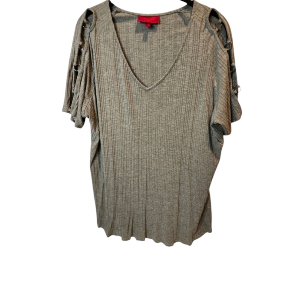 Jennifer Lopez Tee with metal links